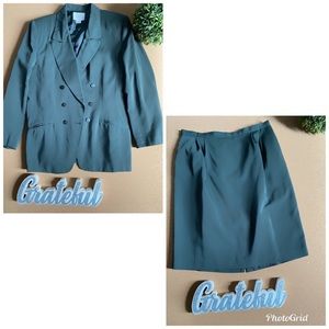 Jackeline Ferrar Suit. 16